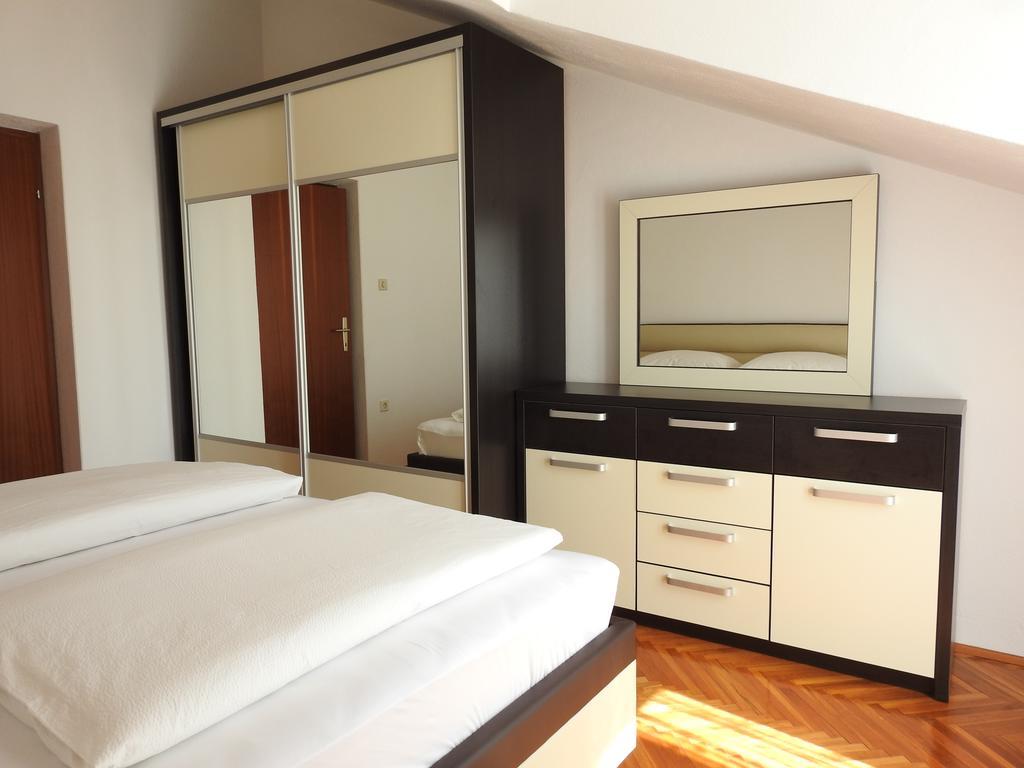 Marini Apartmani Trogir Buitenkant foto